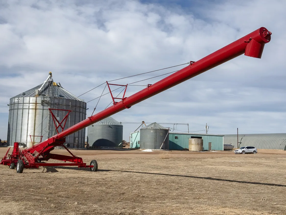 PTO shaft for grain elevator pit silo filling